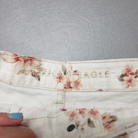 AEO denim white flower mid rise shorts women's size 0 - Picture 5 of 10